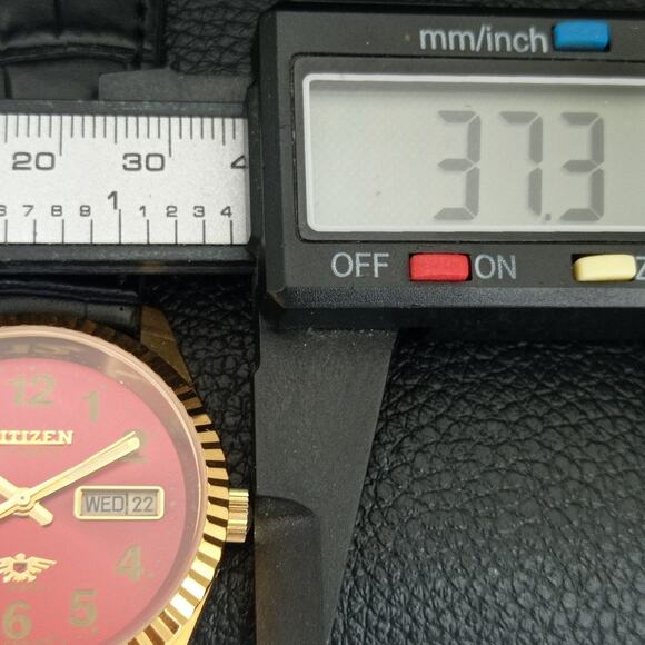 Vintage 1972 Citizen Automatic Mens Gold Watch W/daydate & Red accents - Picture 7 of 10